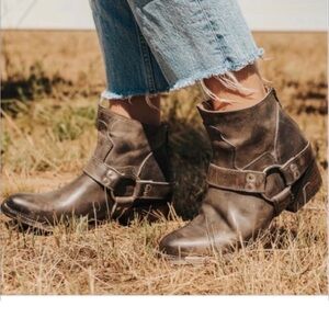 Freebird by Steven Santiago Boots, size 9